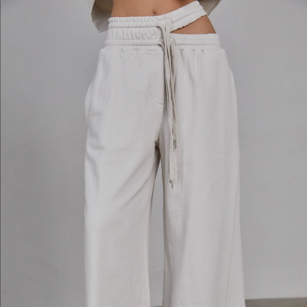 The Source Unknown Store Sweatsuit - Picture 12 of 12